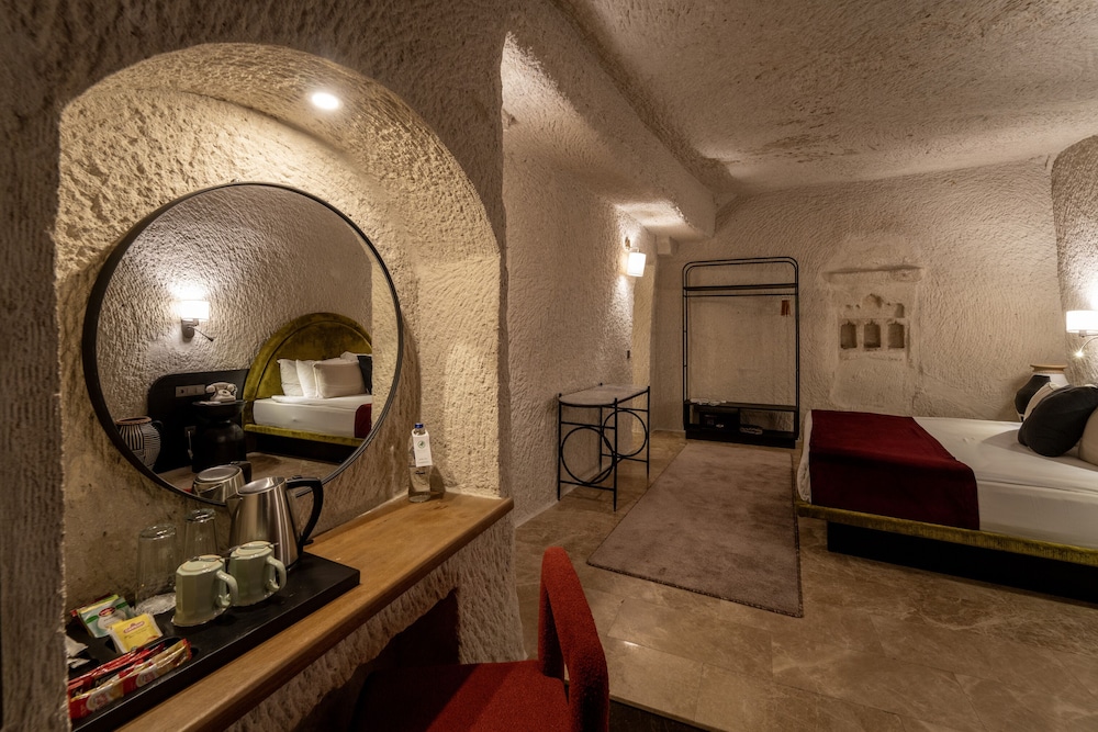 Artemis Cave Suites 64/64