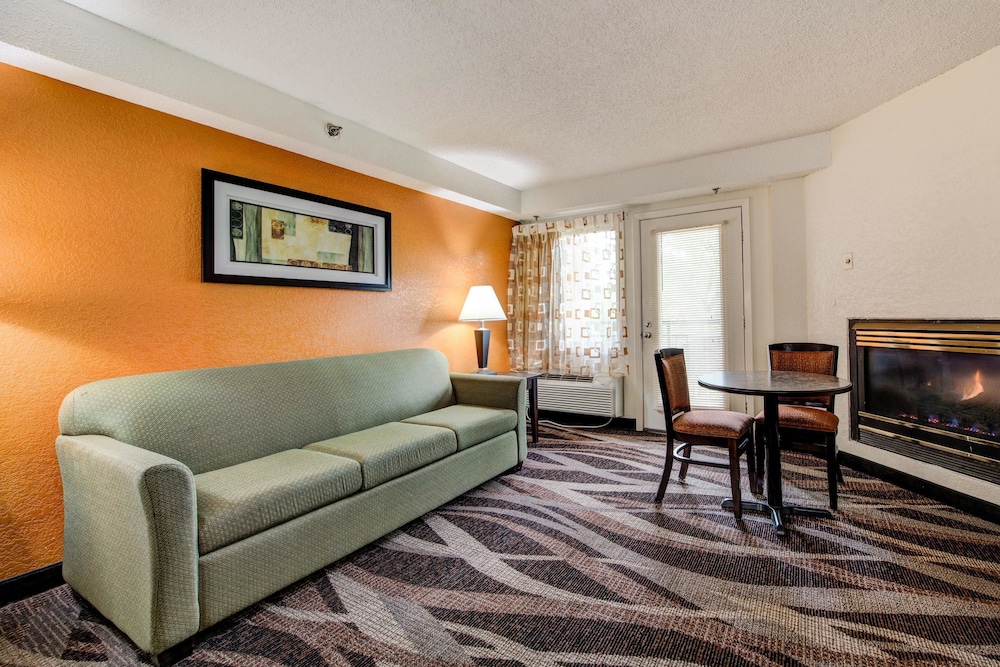 Quality Inn Creekside - Downtown Gatlinburg 36/45