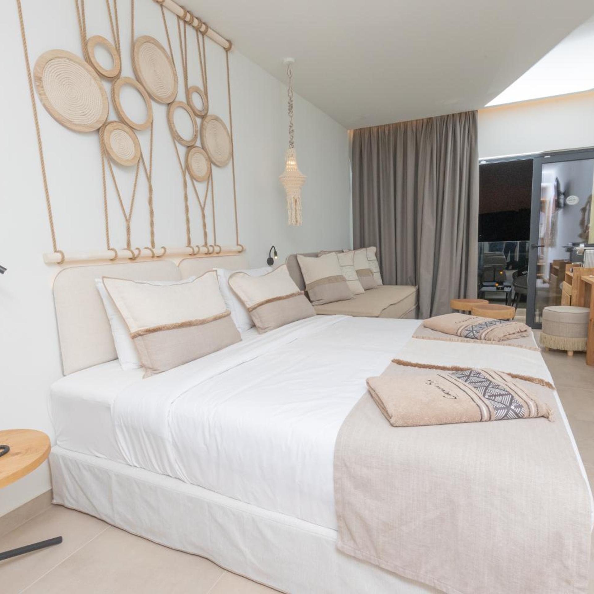 Lifestyle, Suite, Pool or Sea View