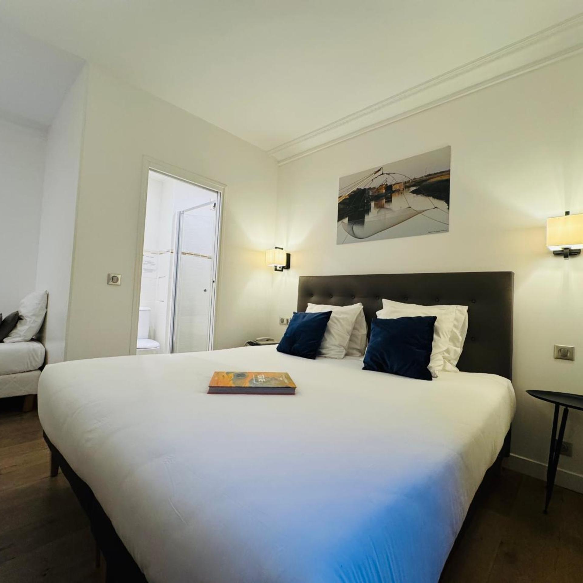 Room, Triple, L Amiral 3/10