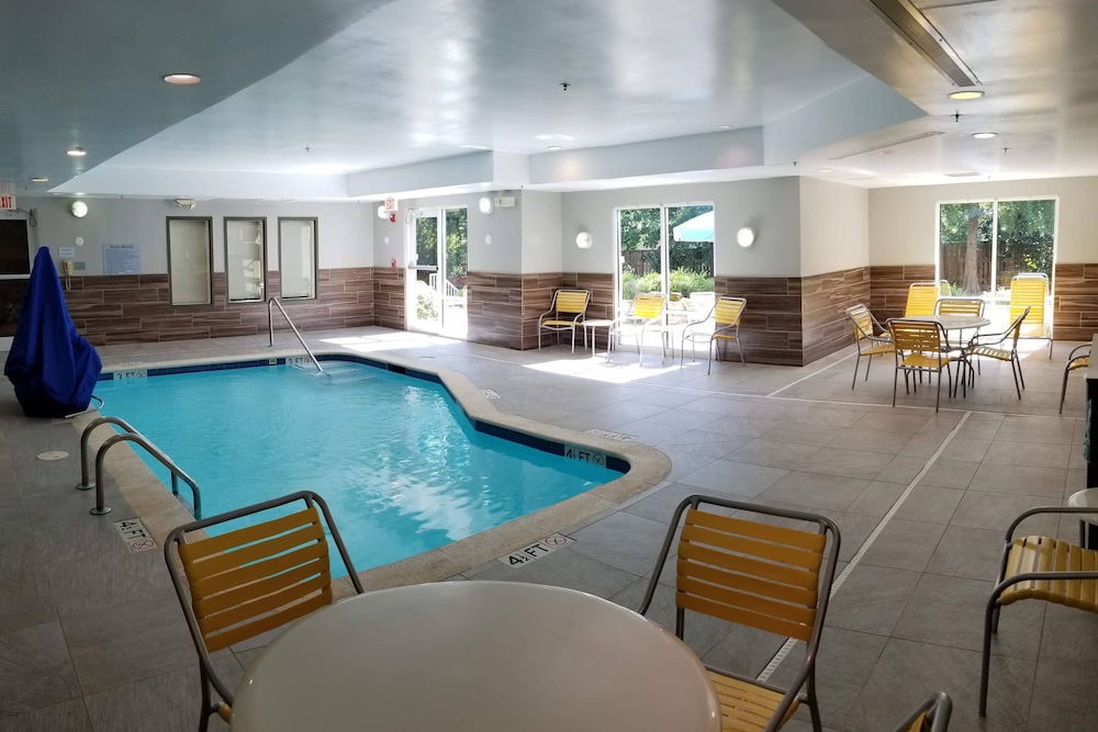 Fairfield Inn And Suites Aiken 16/37