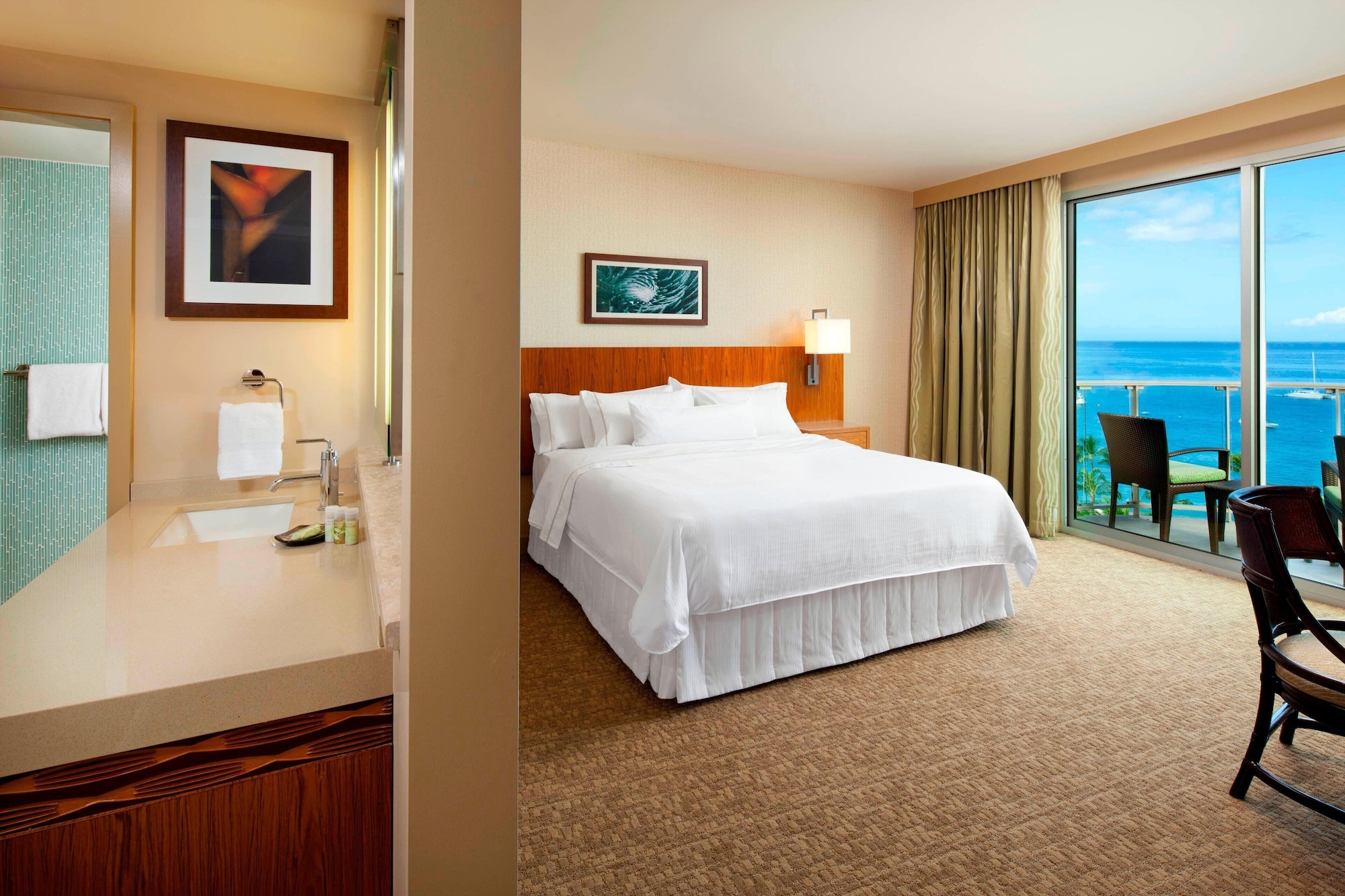 Kukahi, Suite, King Bed, Sofa 5/10