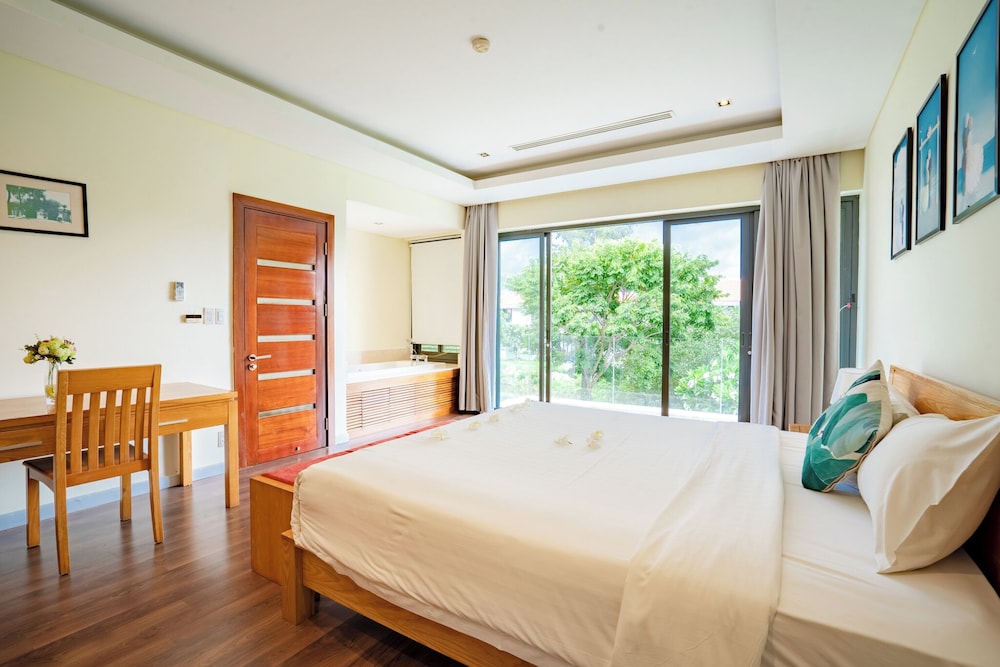 The Ocean Suites 17/50