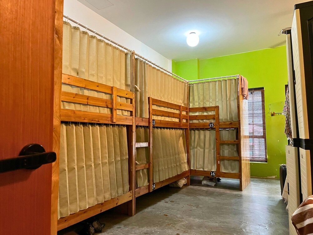 PODs The Backpackers Home & Cafe 34/50