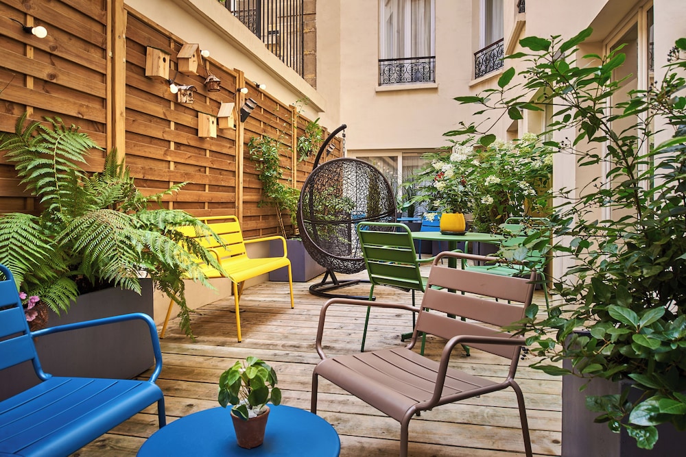 Hotel Magenta 38 by Happyculture 59/71