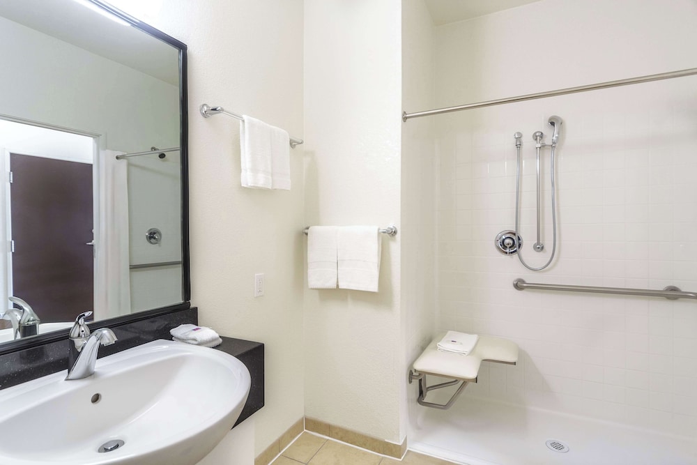 Motel6 Laredo, TX - Airport 62/66