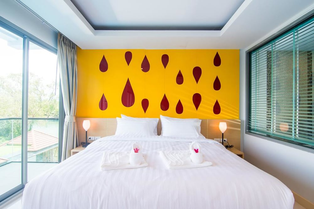 DELUXE, DOUBLE BED, BATHTUB