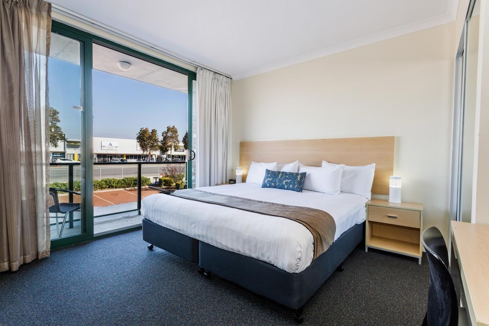 Perth Ascot Central Apartment Hotel 16/68