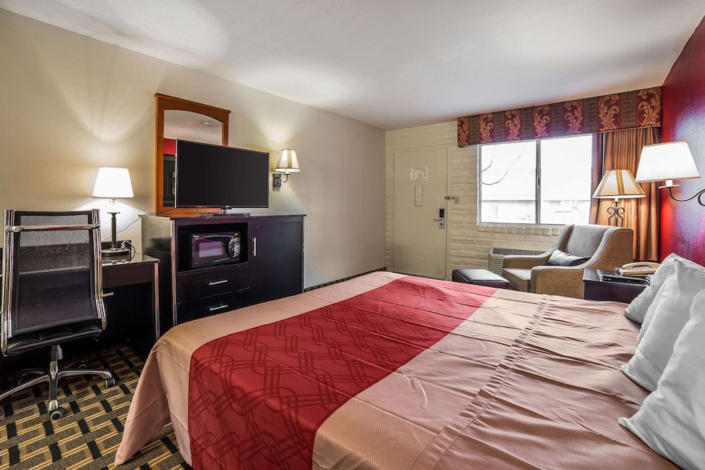 Econo Lodge Downtown Salt Lake 15/42