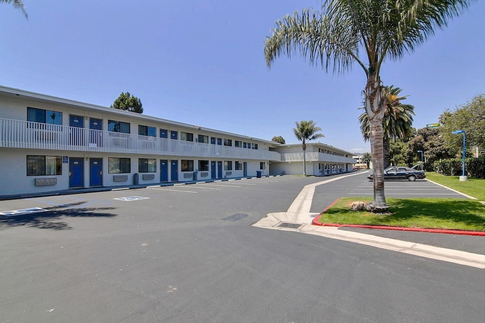 Motel6 Ventura, CA - Beach 50/58