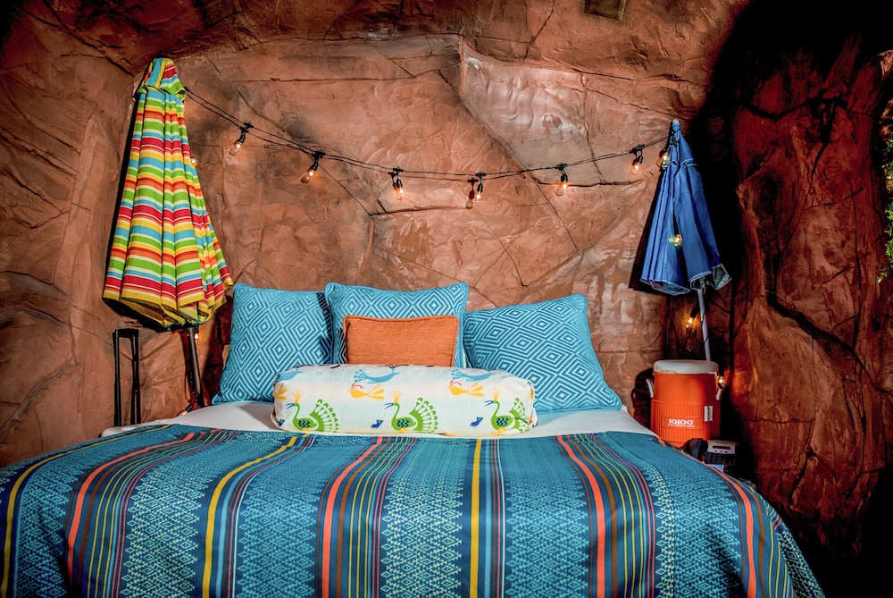 Lake, King Bed