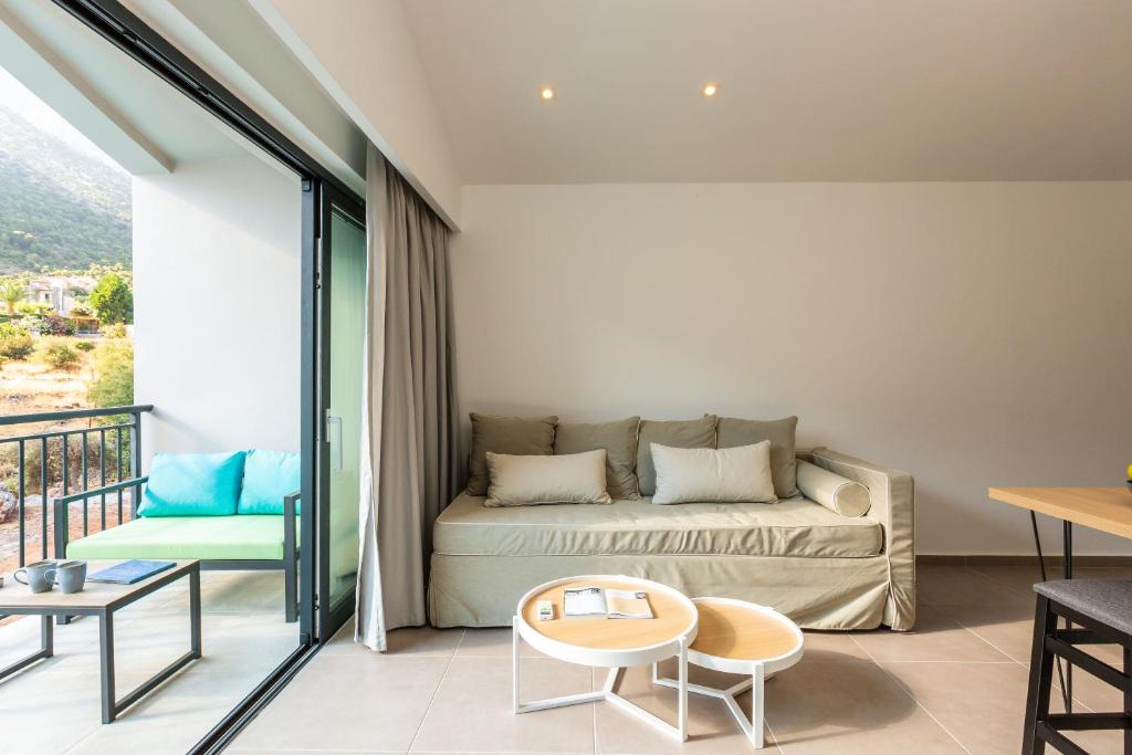 T Hotel Premium Suites 13/24