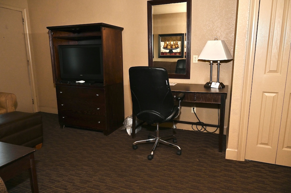 Fortune Inn And Suites Newport 45/50