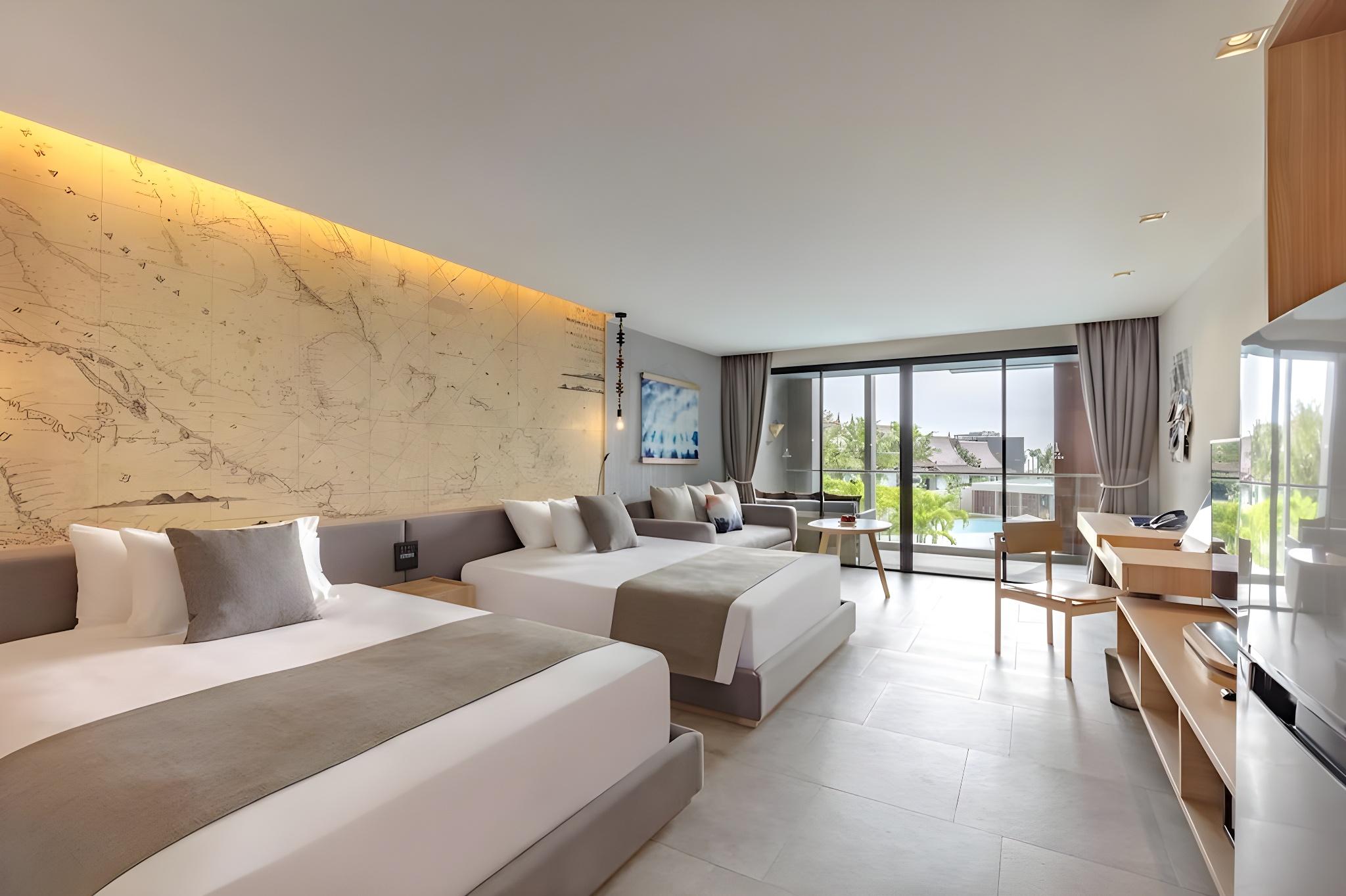 Deluxe, 2 Queen Beds, Pool Side, Sofa