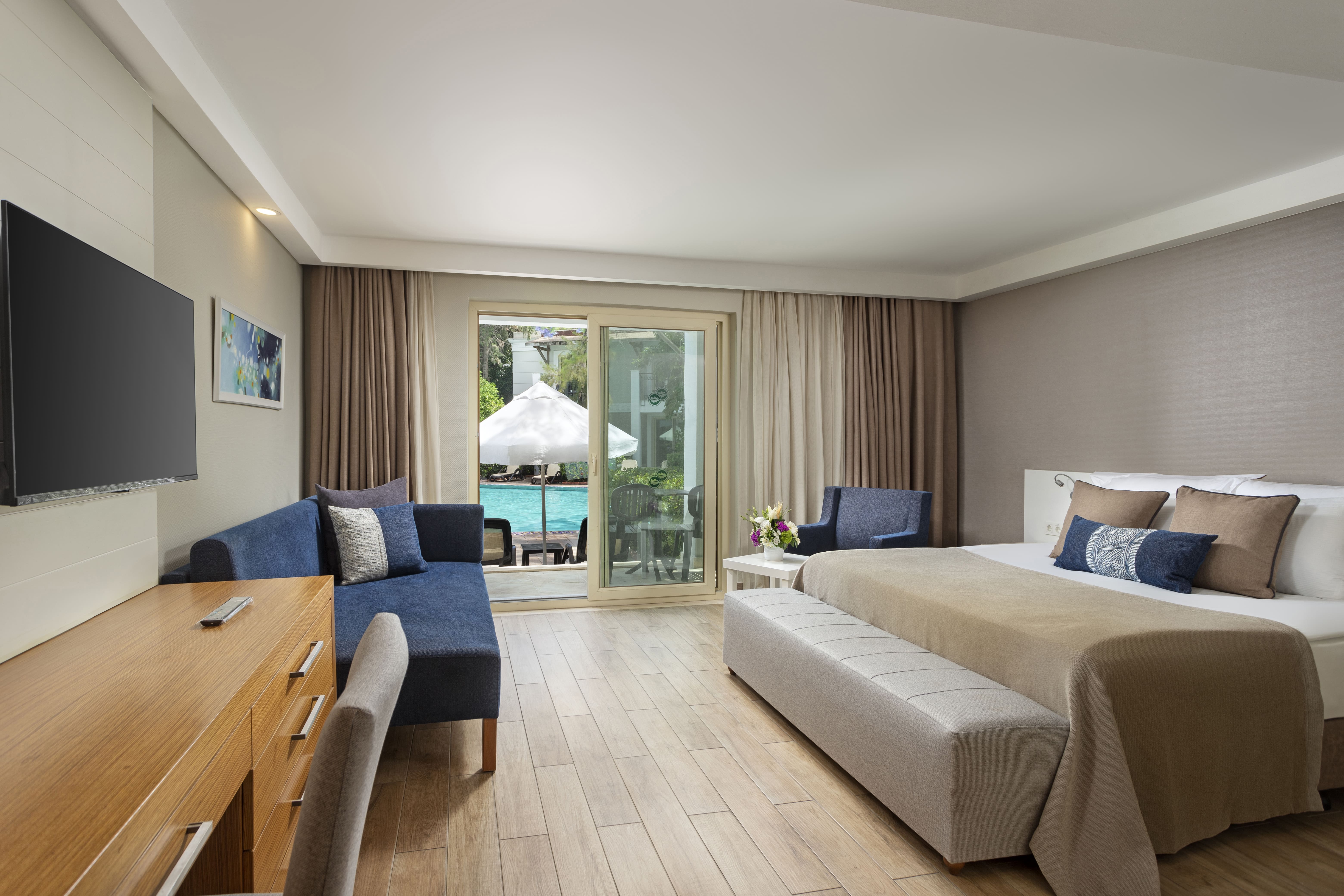 Swim Up, Double Bed