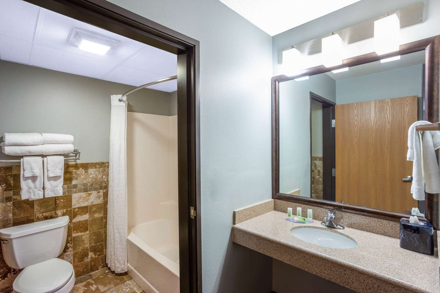 AmericInn by Wyndham Madison South 33/34