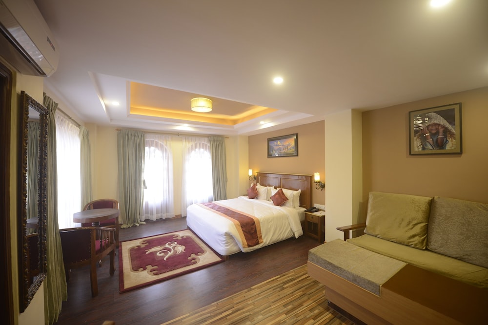 Dom Himalaya Hotel 33/73