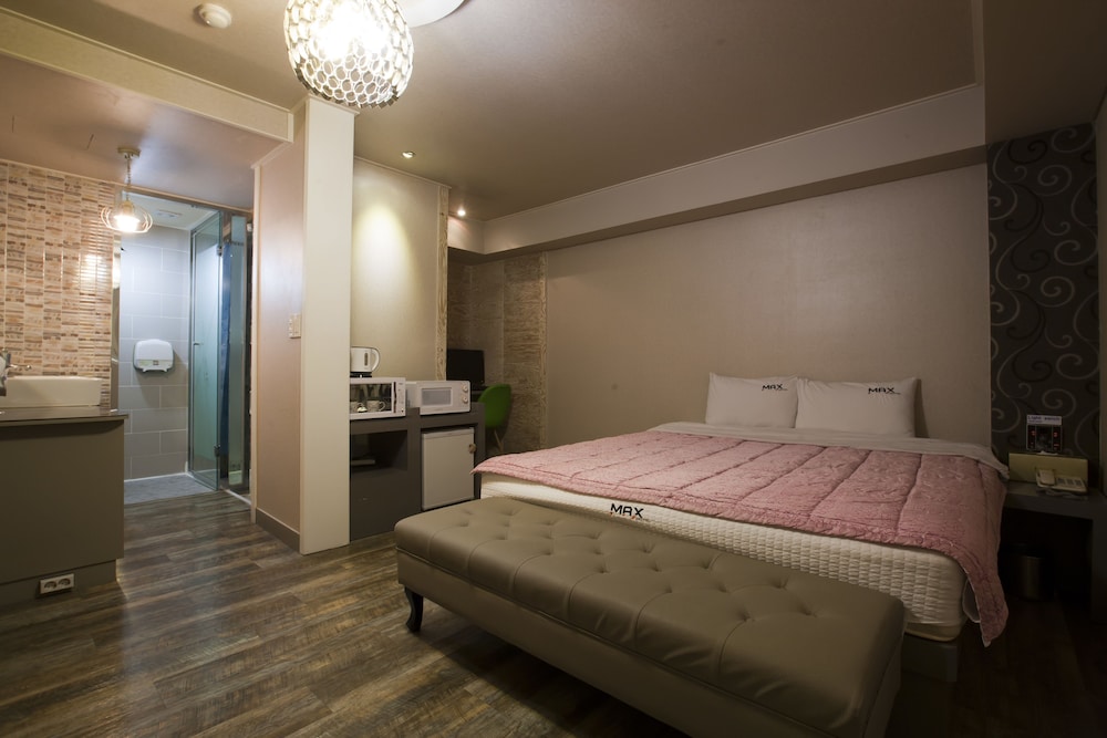 Max Motel 24/66