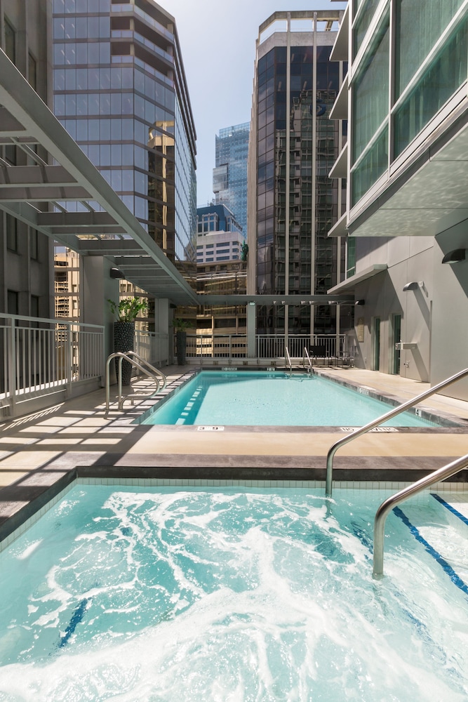 Coast Coal Harbour Hotel 27/64