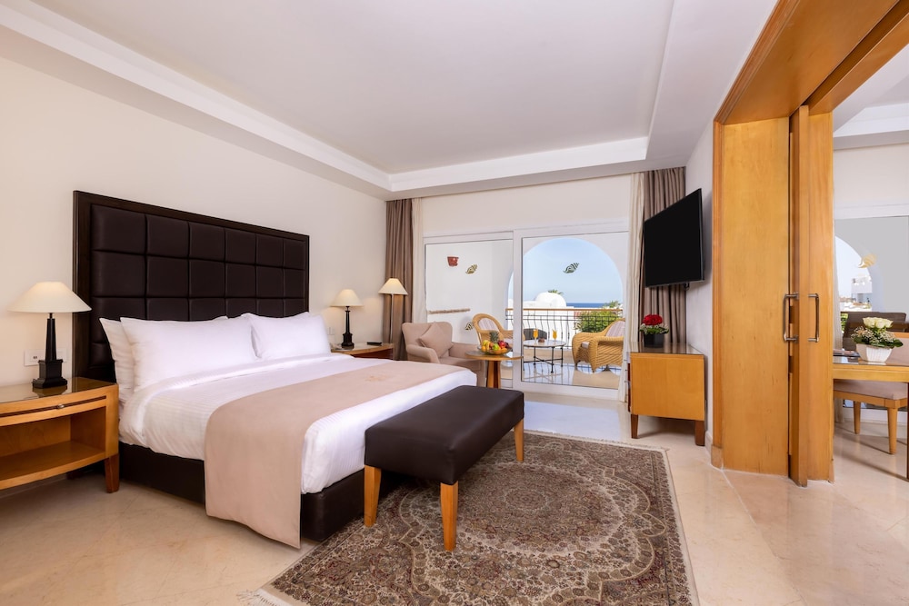 DIPLOMAT, SUITE, GARDEN VIEW