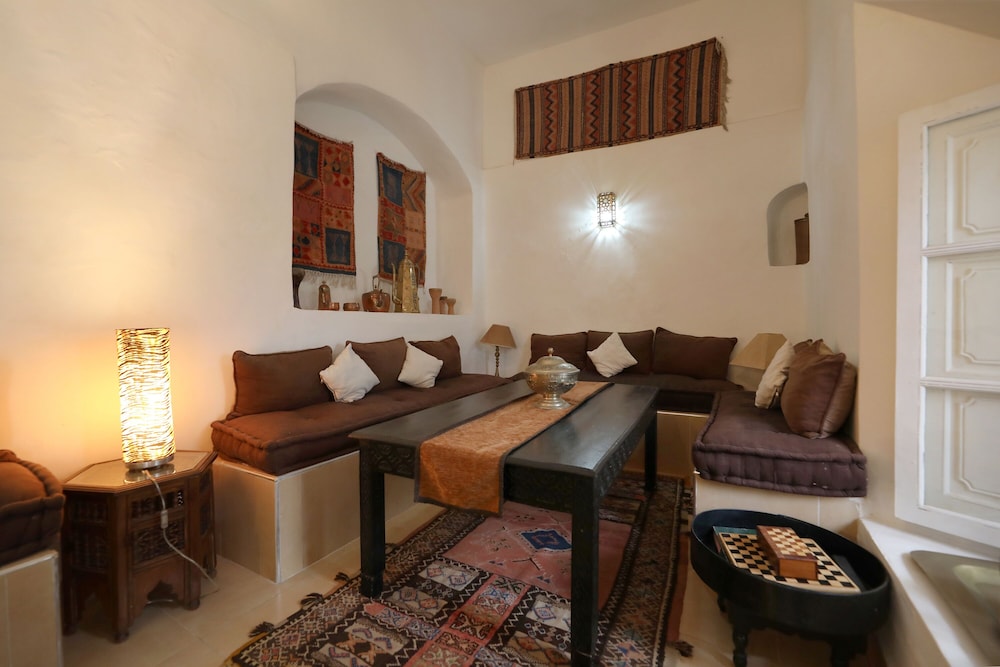 Riad Noor Charana 27/50