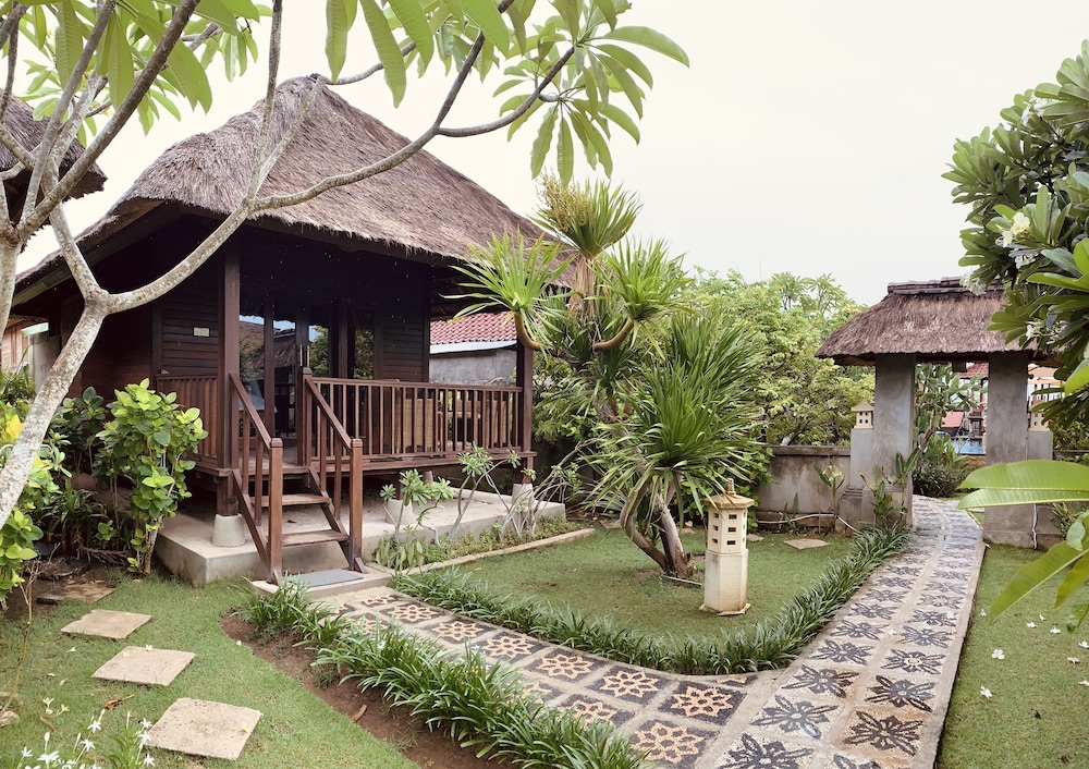 The Akah Cottage 62/65