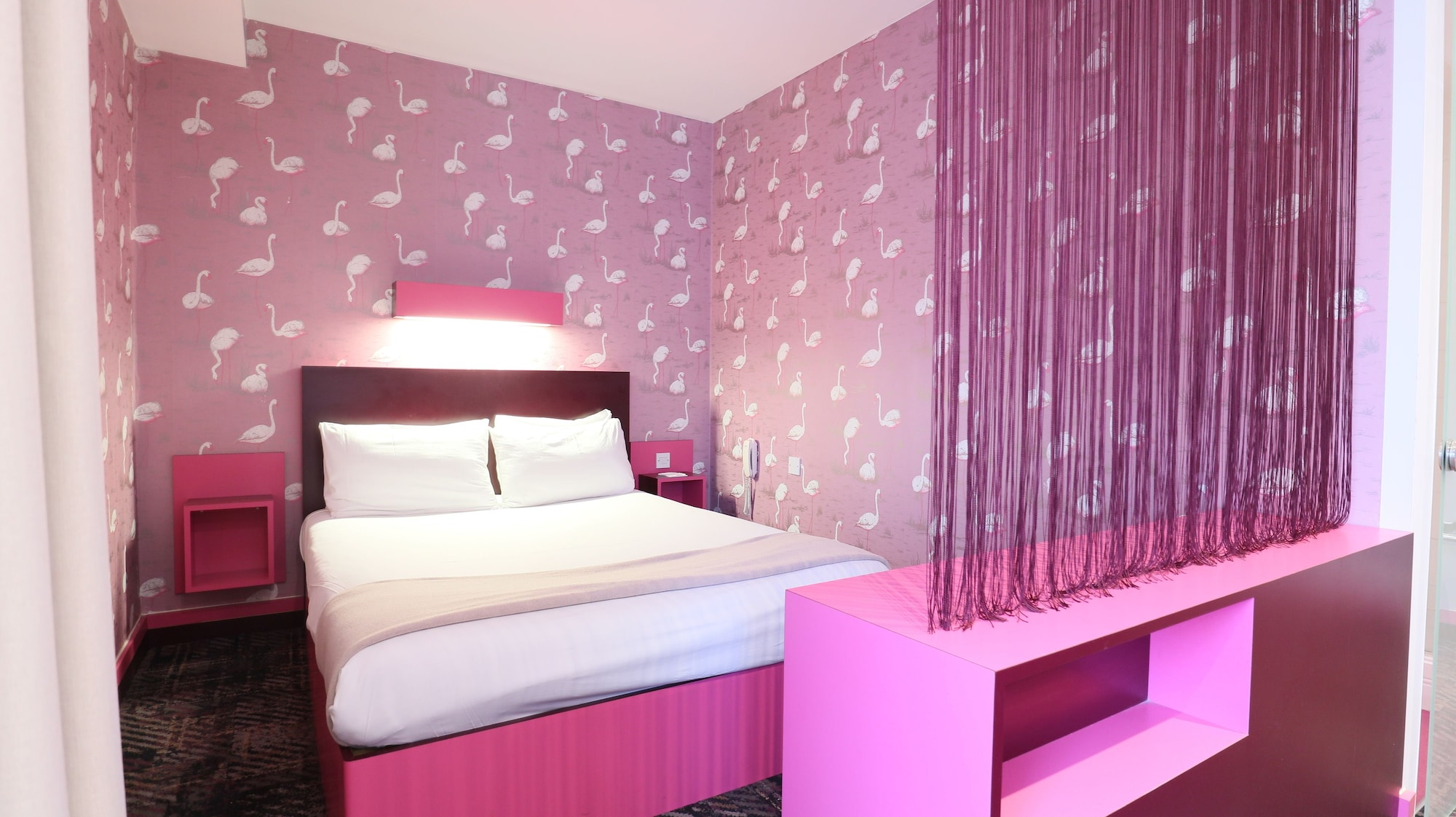 EXECUTIVE, SUITE