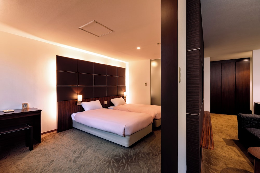 Healing, Modern, Twin Beds