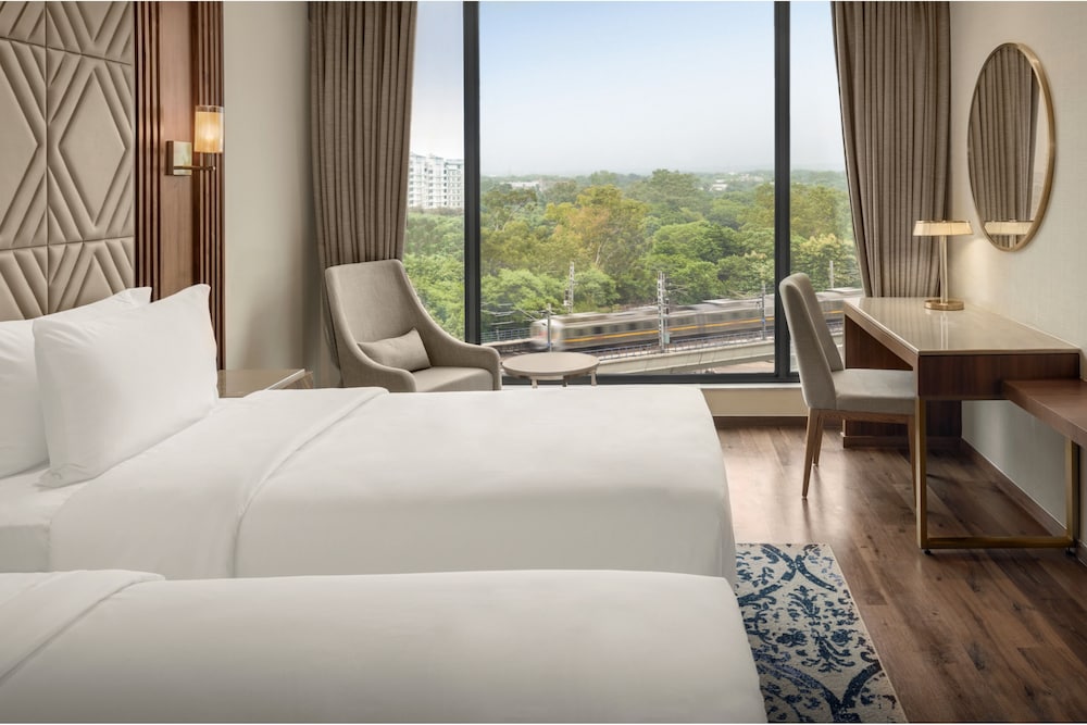Radisson Hotel Delhi MG Road 12/33