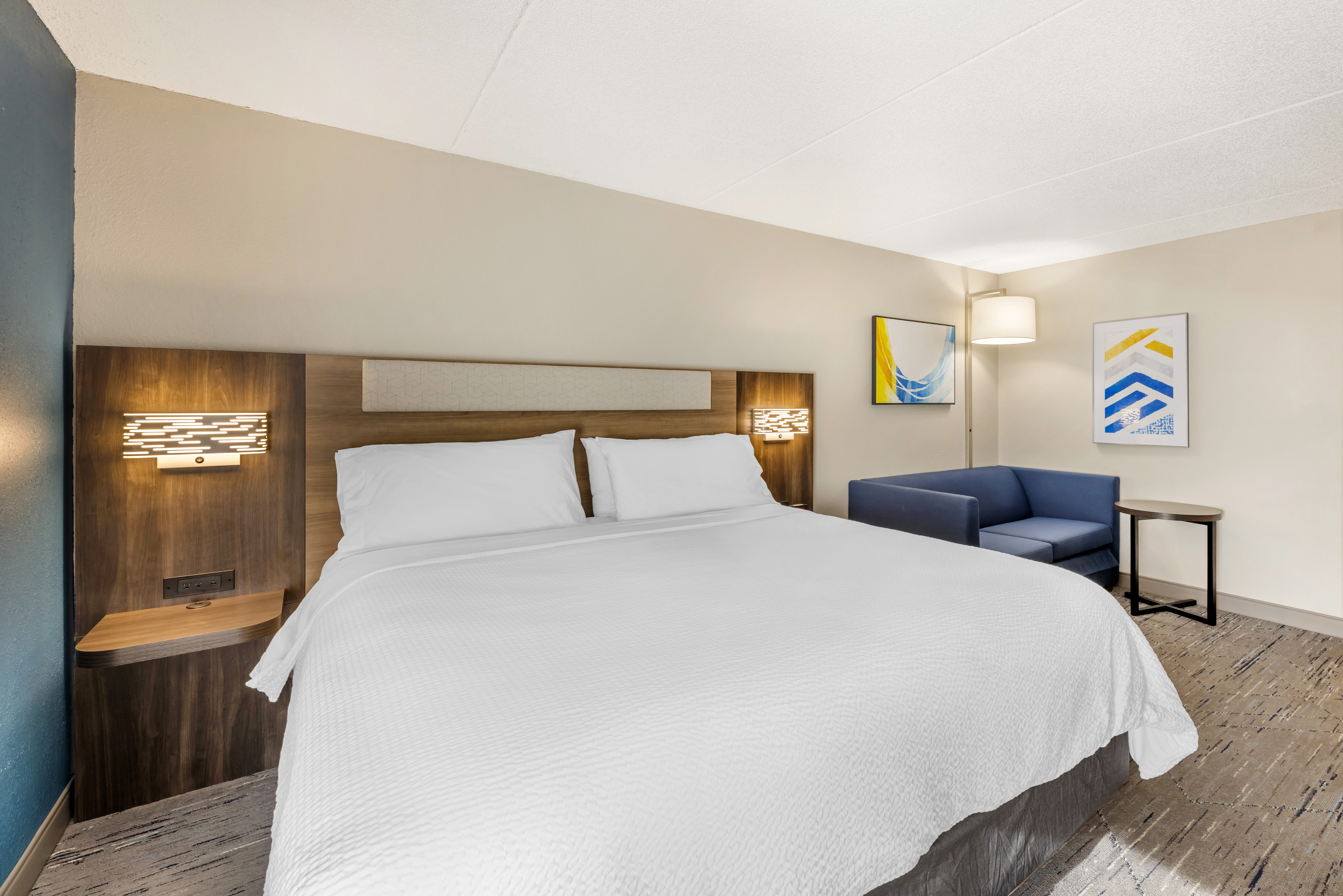 Holiday Inn Express Crestwood 22/69