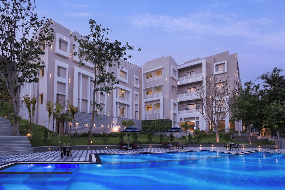 Essentia Luxury Resort & Spa Udaipur 6/61
