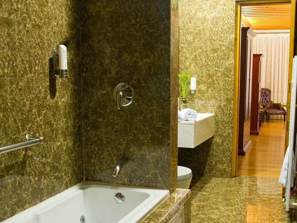 Kyveli Suites 44/50