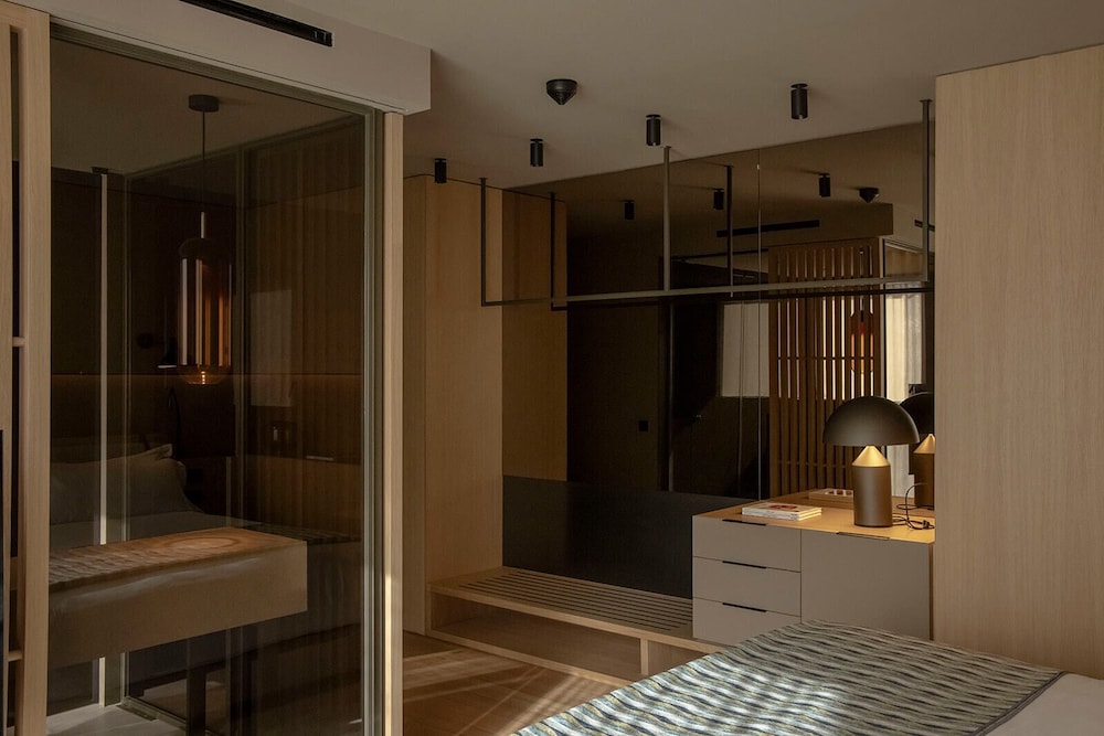 The Blackpine Hotel, Small Luxury Hotels 45/46