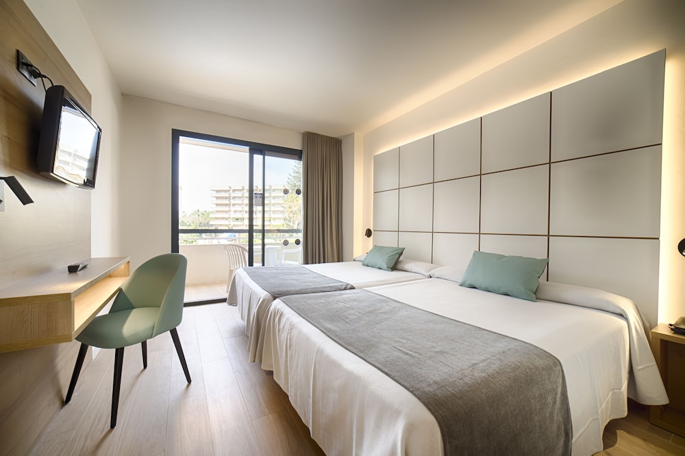 ROOM, DOUBLE BED