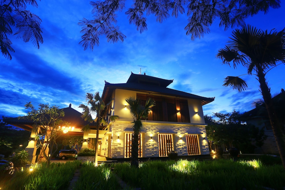 Grand Whiz Hotel Nusa Dua 2/75