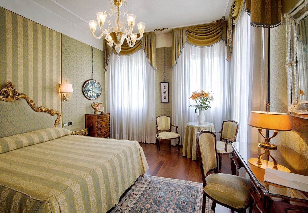 CLASSIC, SUITE