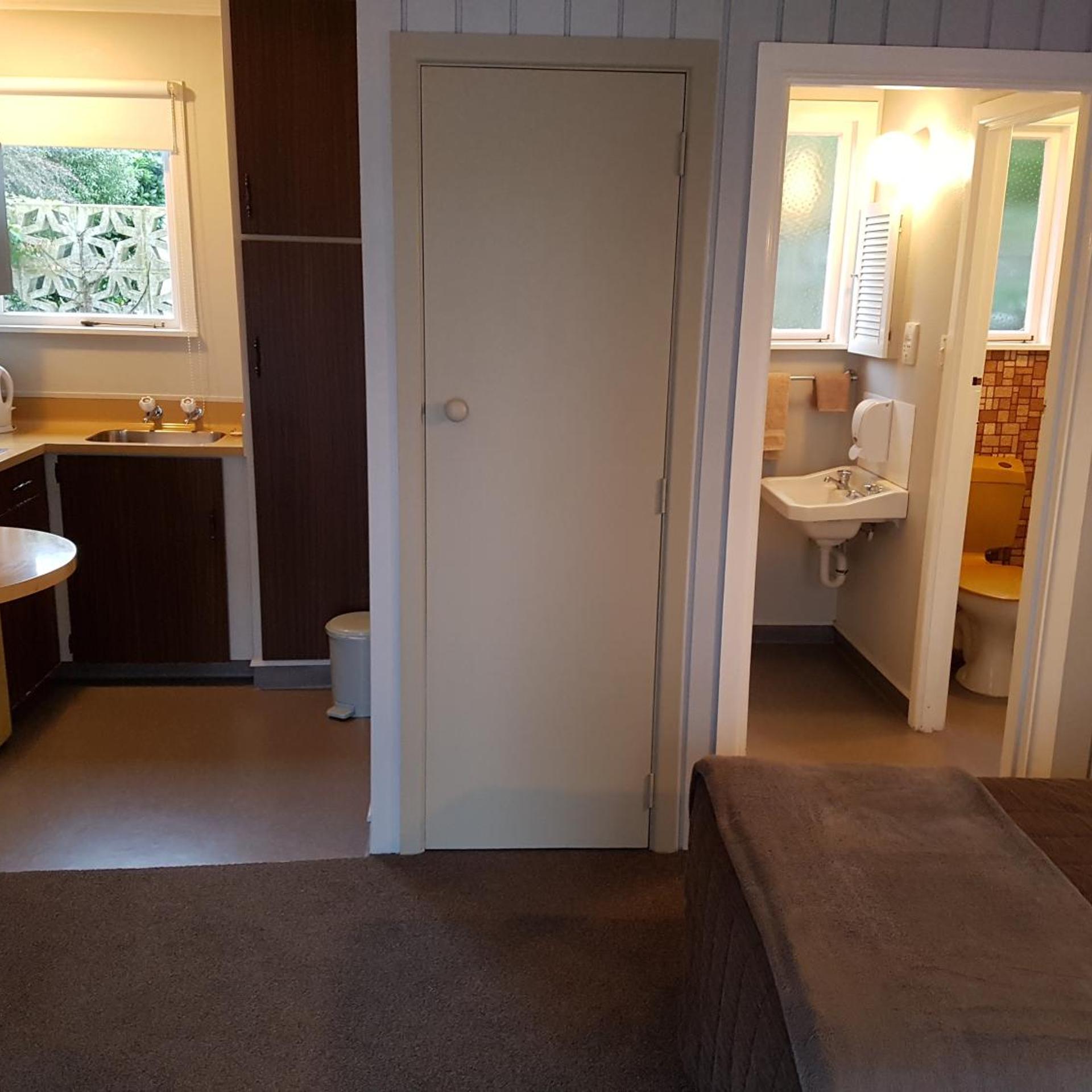 Camberley Court Motel 25/26