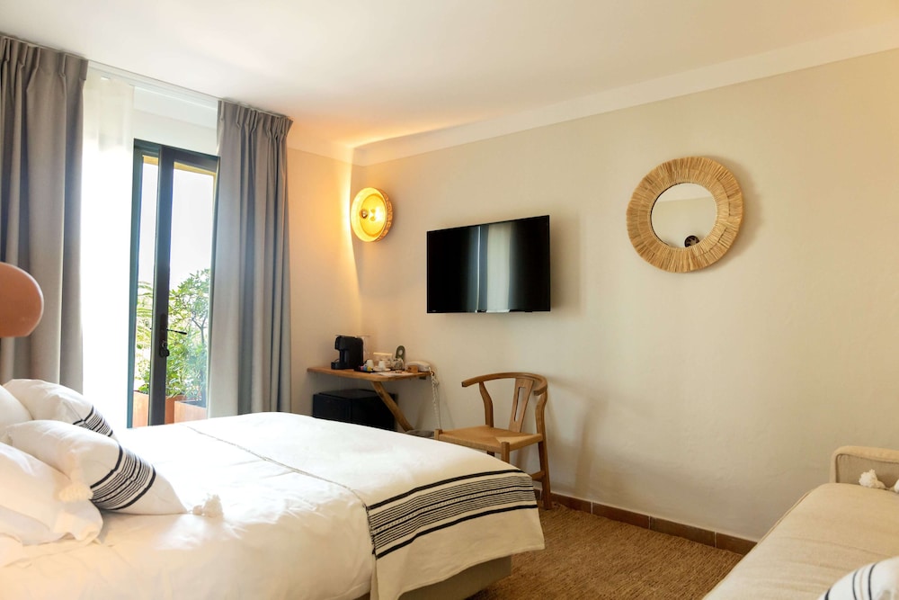 COMFORT, DOUBLE OR TWIN BED, TERRACE