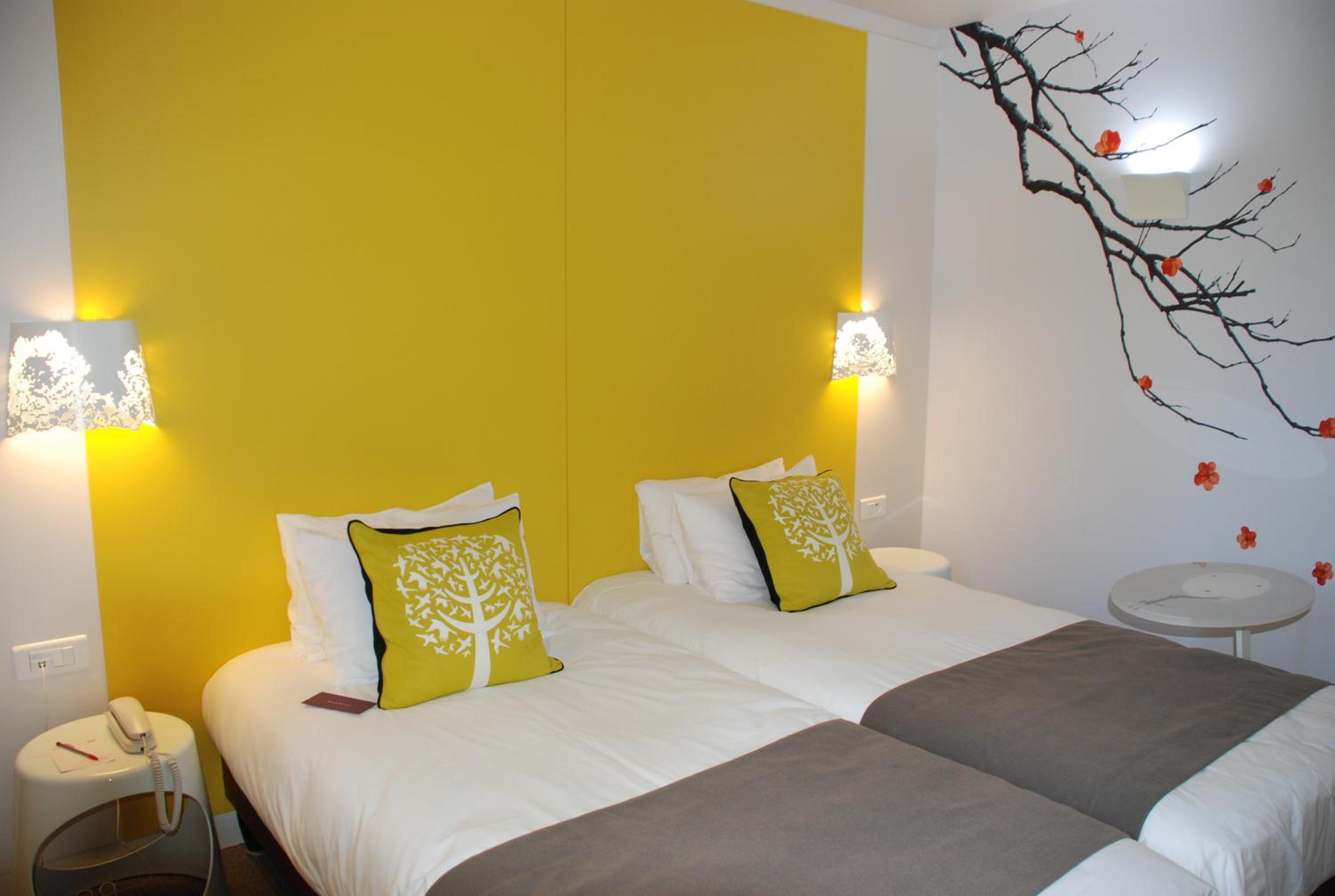 Adjoining, 2 Double Beds