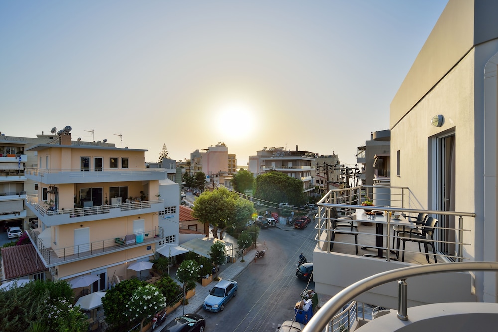 Elia Residences 3/59