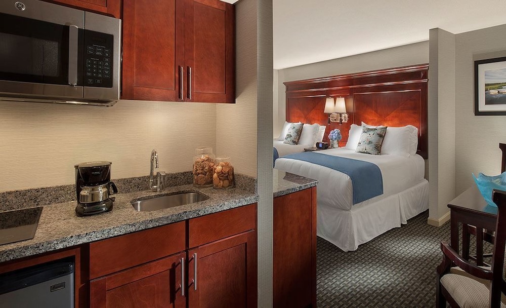 Ocean Mist Beach Hotel Suites 18/32