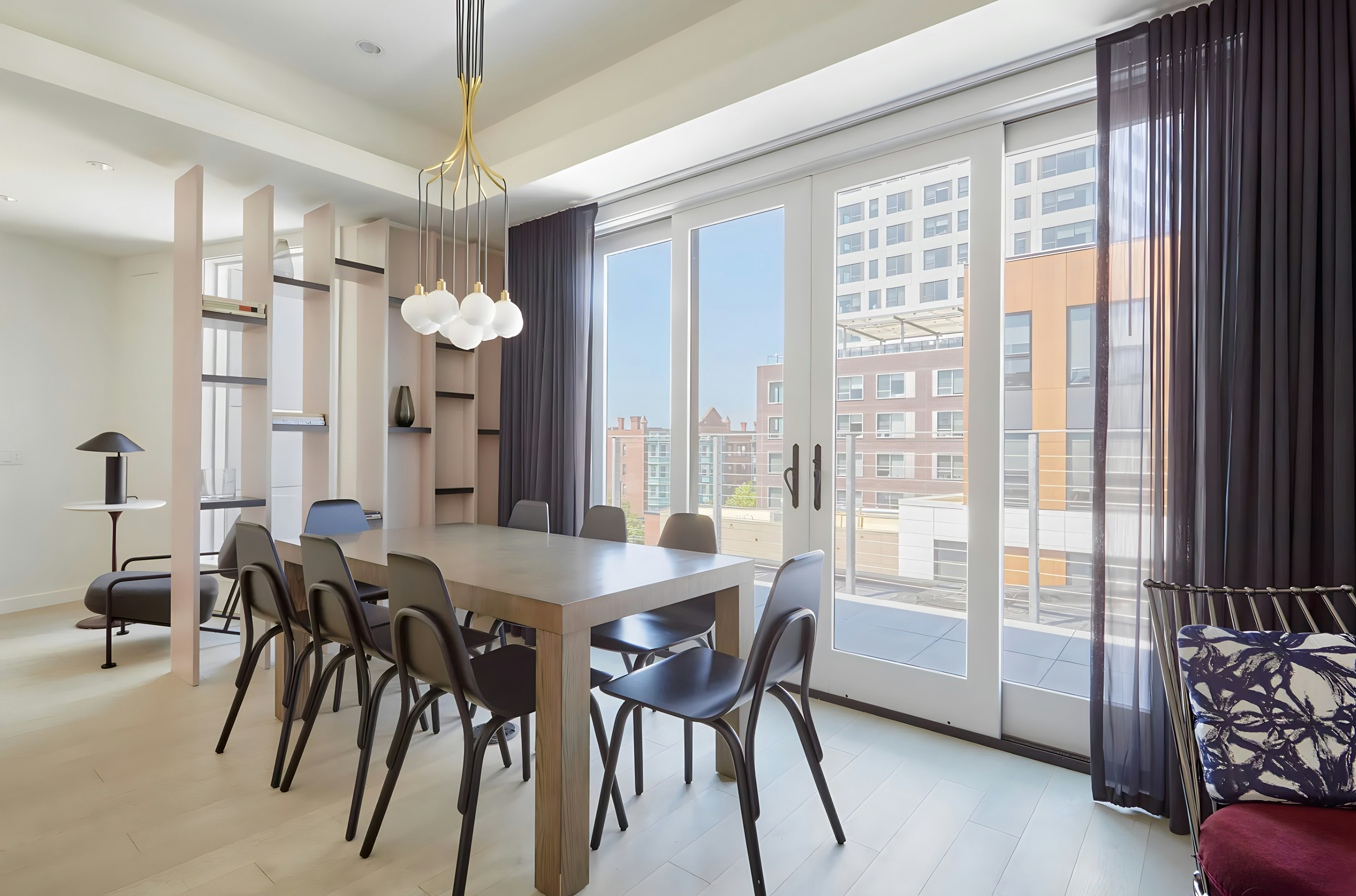 907 Main 41/52