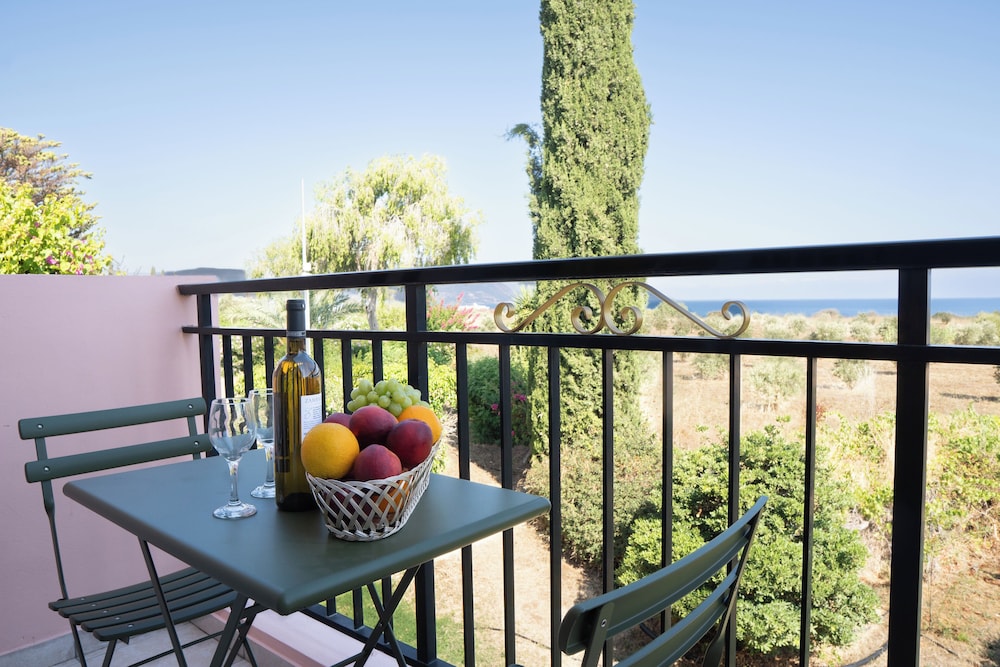 Akamanthea Holiday Village 38/50