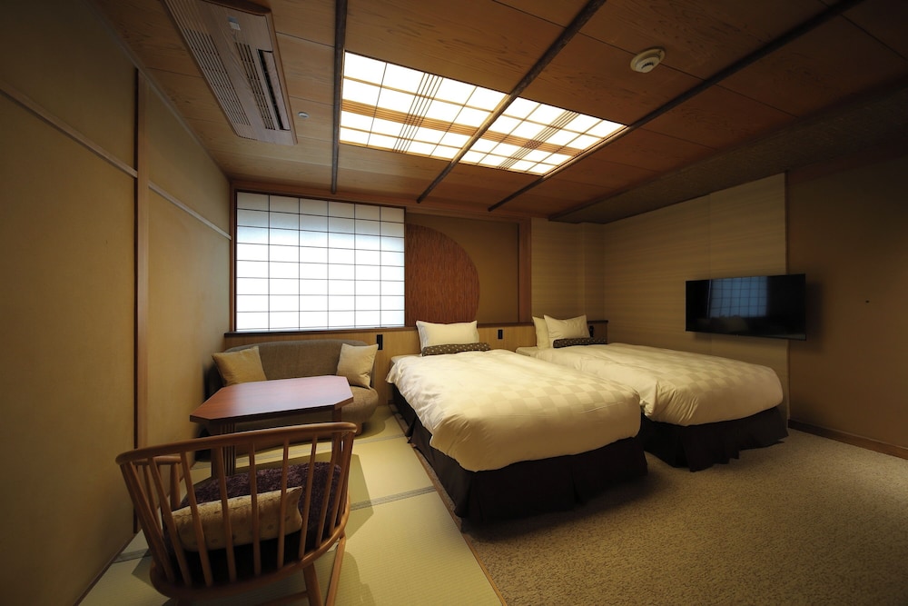 ECONOMY, TWIN BEDS, NO WINDOW