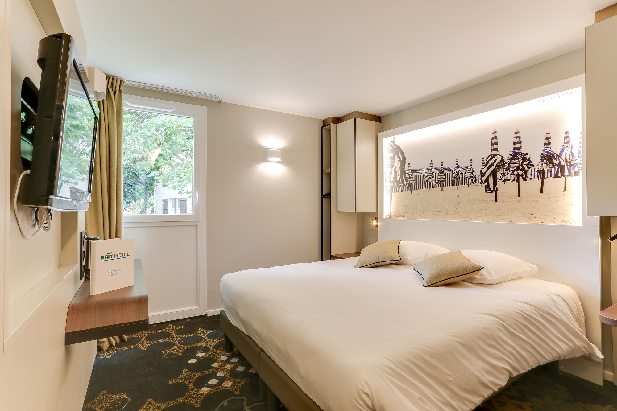 ROOM, DOUBLE BED