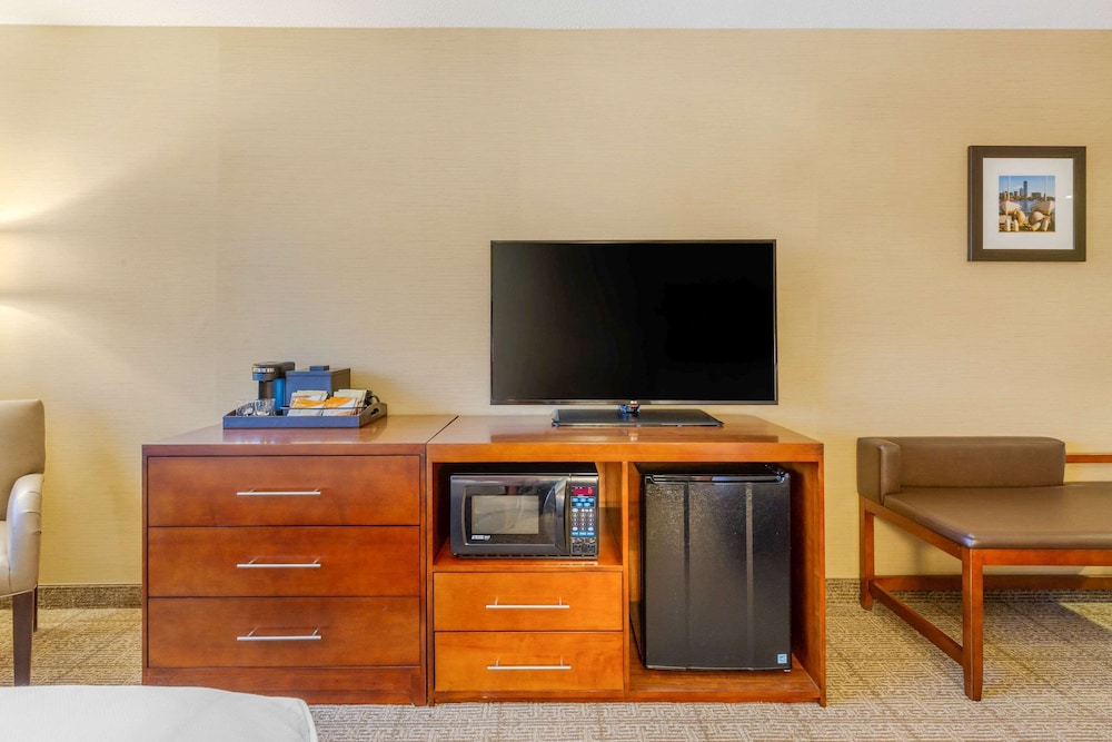 Comfort Inn & Suites Logan International Airport 39/40