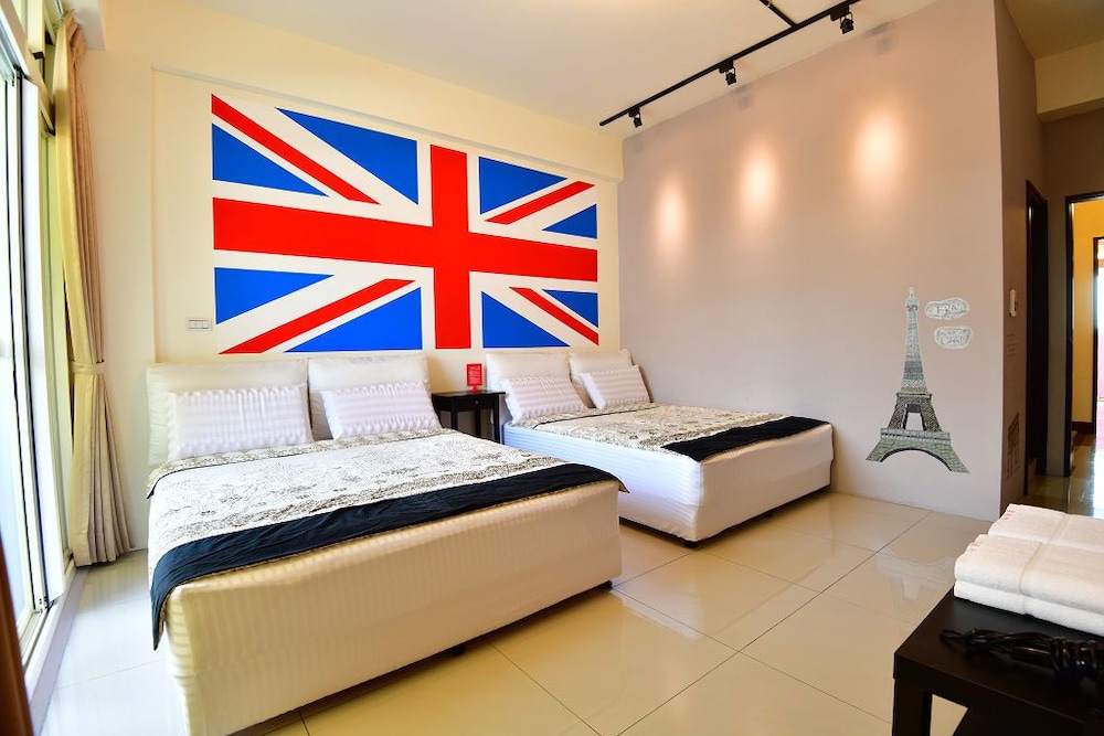 ROOM, QUADRUPLE