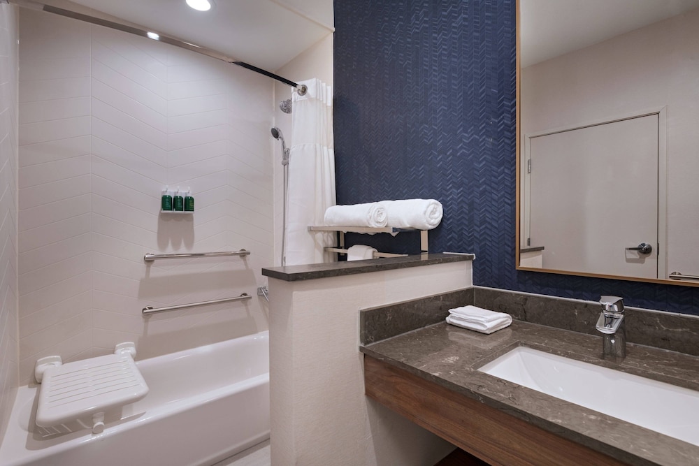 Fairfield Inn & Suites By Marriott Houston Missouri City 12/30