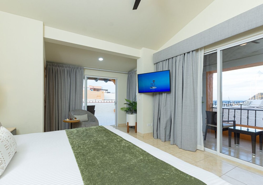 SUPERIOR, SUITE, SEA VIEW