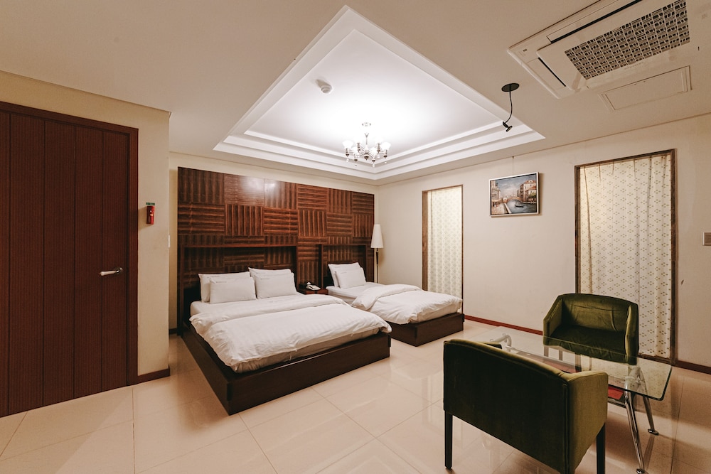 Hotel Gallery 5/50